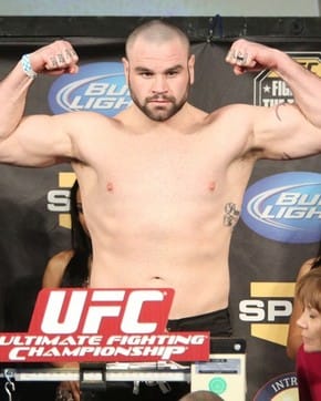 Ex-UFC morre após sofrer nocaute em luta de boxe