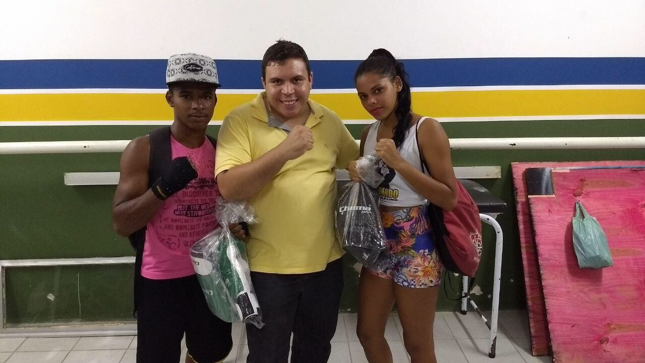 Vereador Isaac de Belchior apoia projeto social de boxe em Lauro de Freitas e promove entrega de material esportivo