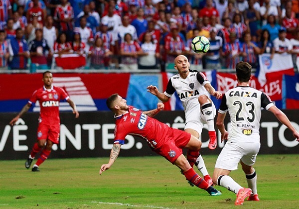 Em jogo movimentado, Bahia empata em 2 a 2 com Atlético-MG na Fonte