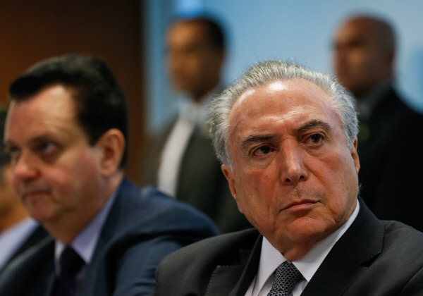 Temer avisa que não vai nomear quem for candidato em 2018