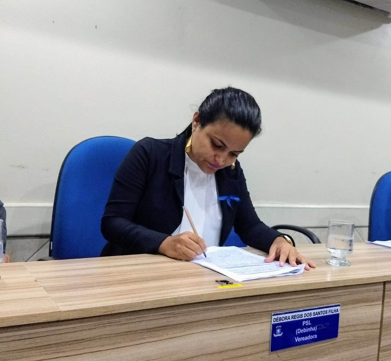 Débora Regis solicita a limpeza do córrego e das ruas da Vila Pedrita em Itinga
