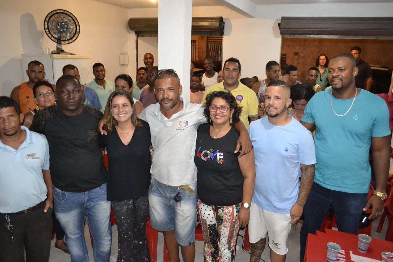 Deputada Mirela reúne-se com a Cooper Caranguejo e ouve as demandas